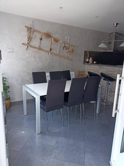 Appartement De 70M2 Tout Equipe Hargarten-aux-Mines Eksteriør billede