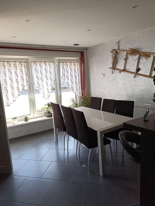 Appartement De 70M2 Tout Equipe Hargarten-aux-Mines Eksteriør billede